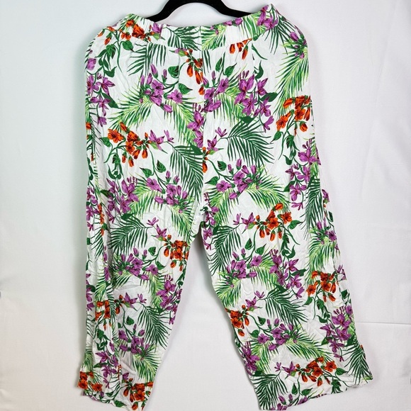2/$15 New Look Women Floral Wide Leg Capri Pants Tropical Floral sz Large Flowy - Picture 7 of 8